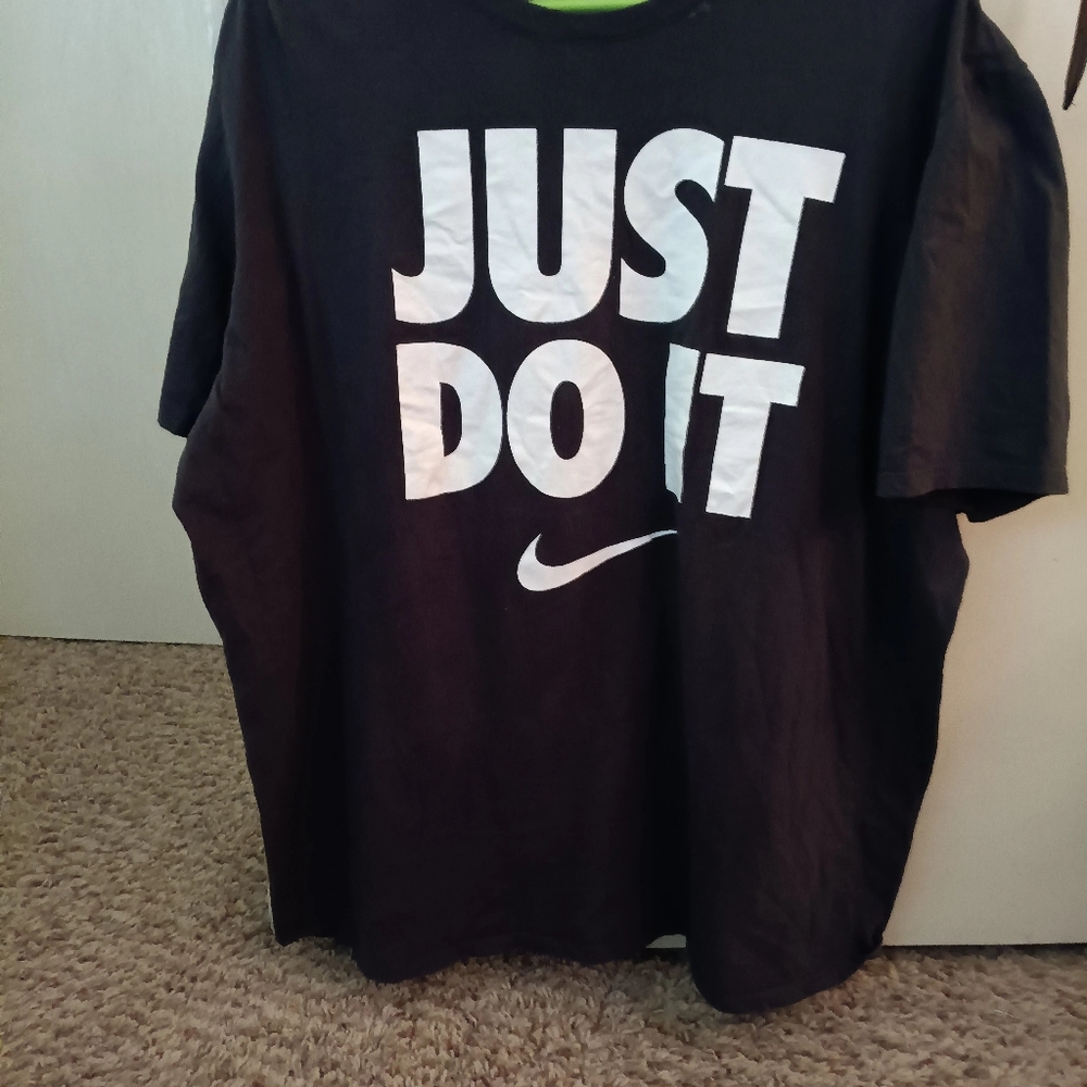 XXL nike tee shirt black either white letters classic tee